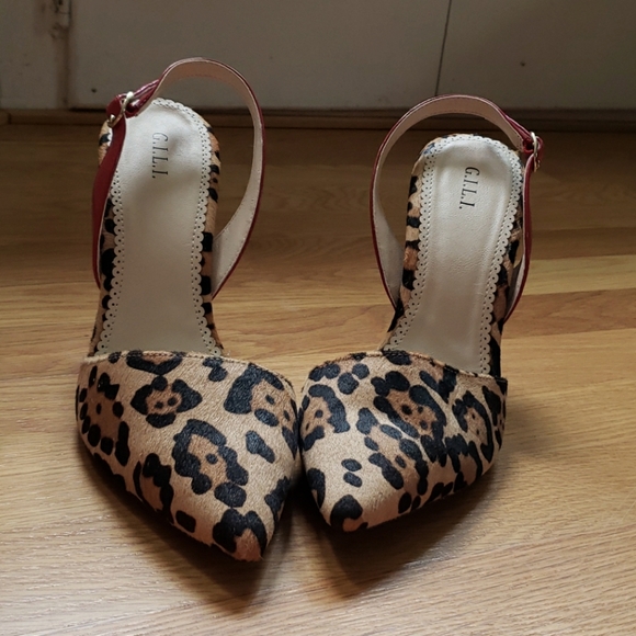 G.I.L.I. NWOT Red Patent Leather Cheetah Slingbacks - Picture 2 of 11